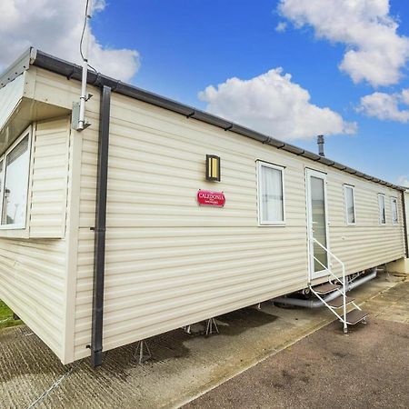 Lovely 8 Berth Caravan At Seawick Holiday Park In Essex Ref 27458S แคลกตัน-ออน-ซี ภายนอก รูปภาพ