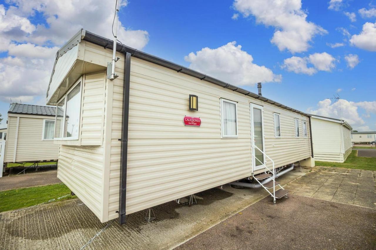 Lovely 8 Berth Caravan At Seawick Holiday Park In Essex Ref 27458S แคลกตัน-ออน-ซี ภายนอก รูปภาพ